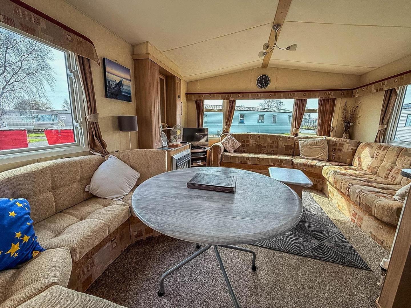 Spacious 8 Berth Caravan At Southview Holiday Park Near Skegness Ref 33018Ml Eksteriør billede